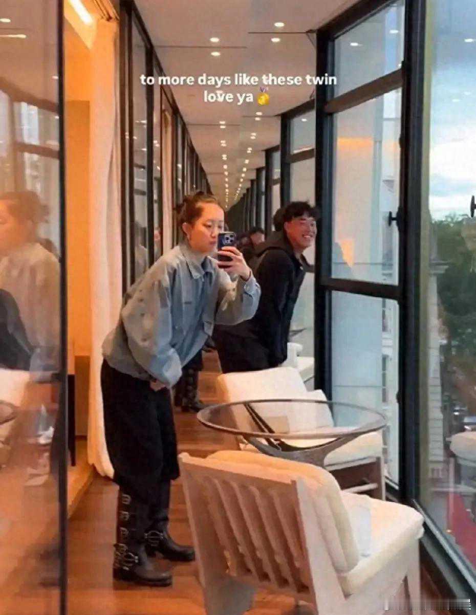 陈奕迅女儿陈康堤晒与男友黄泽林合影庆生6月6日，陈奕迅女儿陈康堤在社交平台晒出与