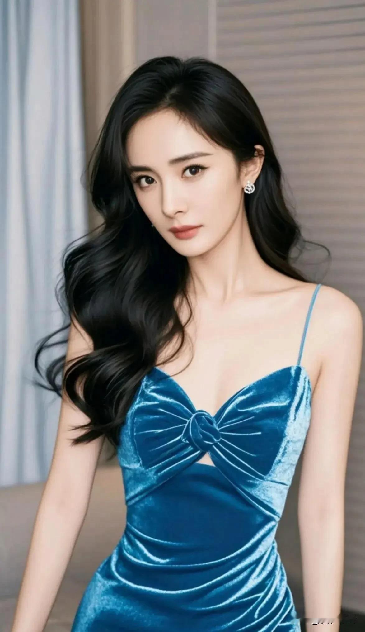 #秋日对联等你来#
上联：秋意渐浓枫叶红，
下联：十月美景入画中。
(致谢网图，