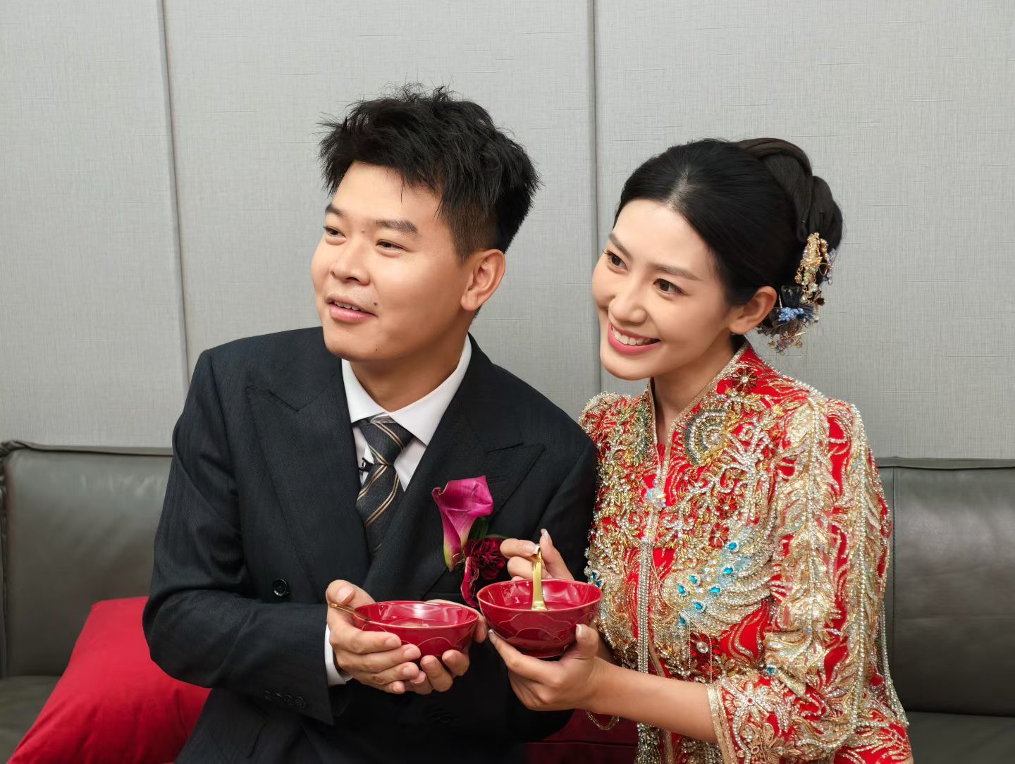 真好真好，恭喜，新婚快乐！车评人小吕秋晨大婚 ​​​