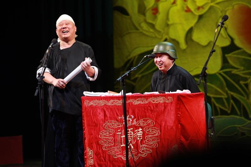 德云社三天炸穿热搜！封箱封神、成都遇争议、上海秒空，这江湖谁主沉浮
 
三天时间