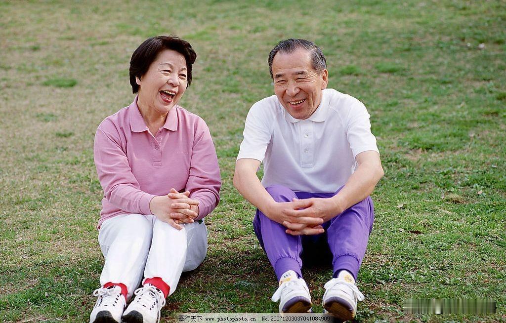 人到老年要阳光

开心快乐是方向

有钱没钱无所谓

身体健康才舒畅

愁事苦事