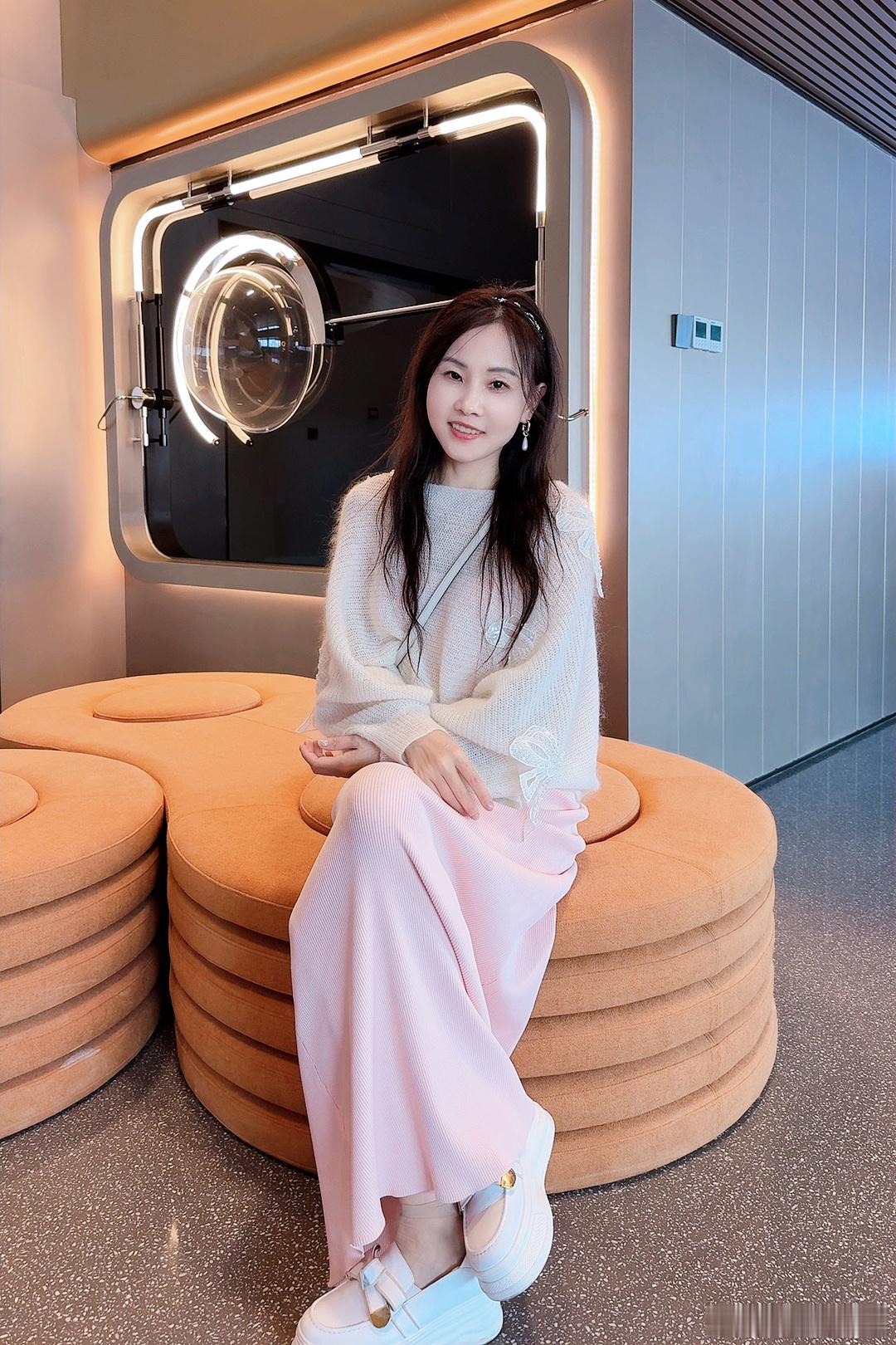 世界或许会偶尔遗忘但你的每一份善意都藏着未来的福报像月光潜入深海终将在某个时刻化