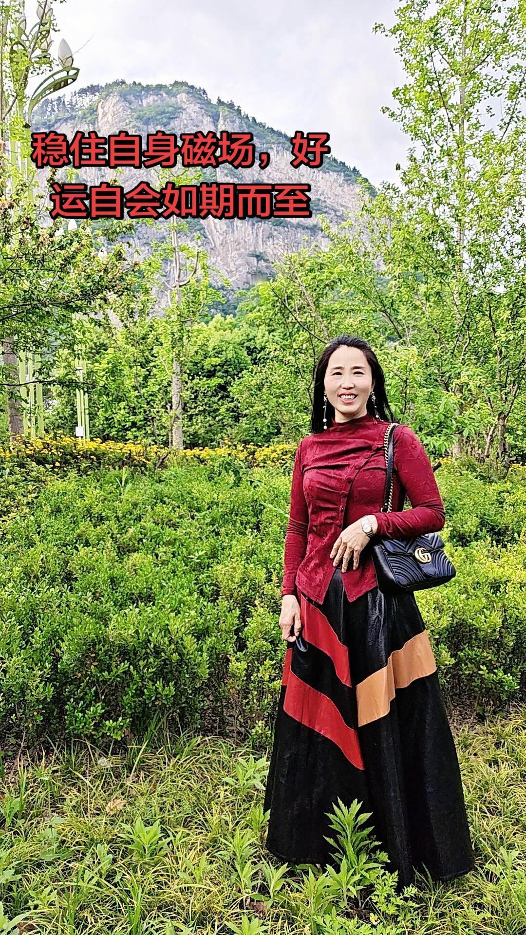 人的磁场真的很奇妙
当你全心全意取悦自己、深耕自己
万事自会水到渠成
 
别总盯