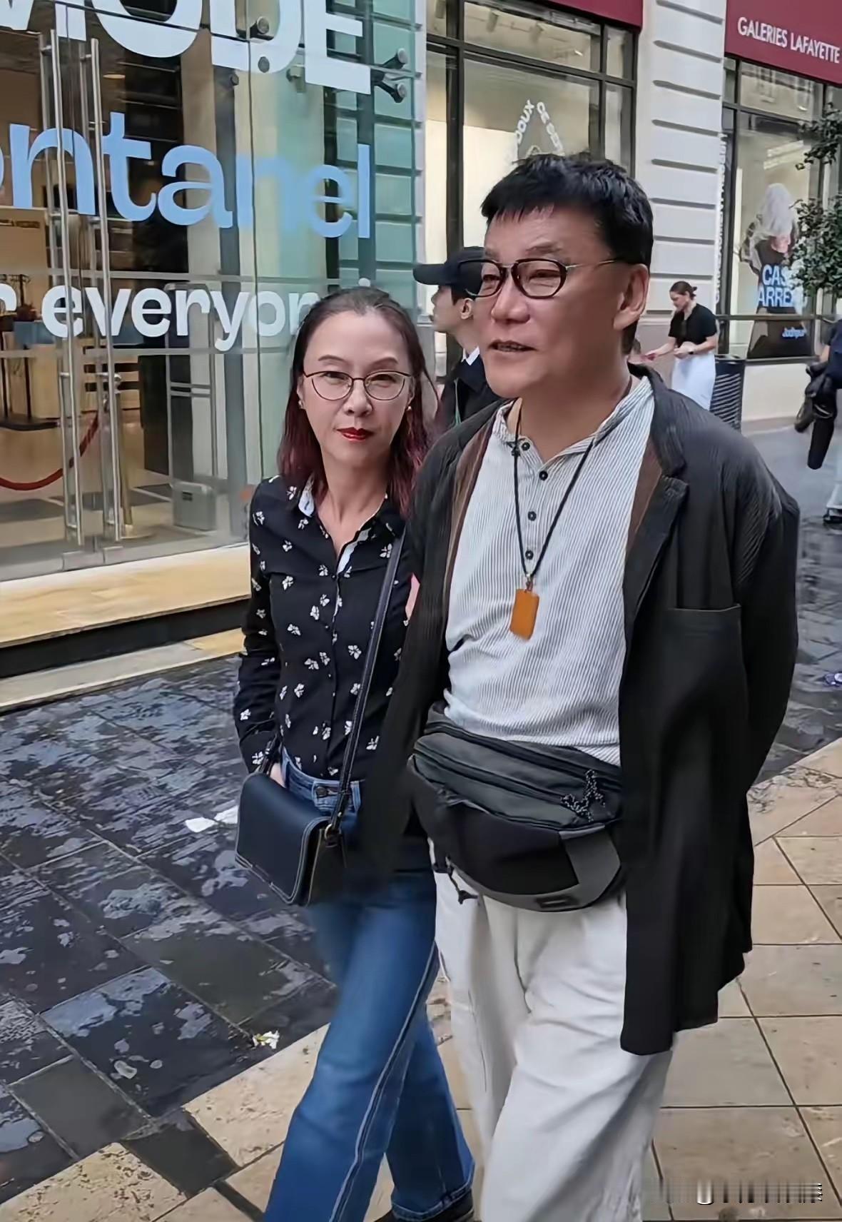 虽然张丹红有点老，但是确实漂亮。
虽然李国庆有大钱，但是确实也老了。
两个人确实
