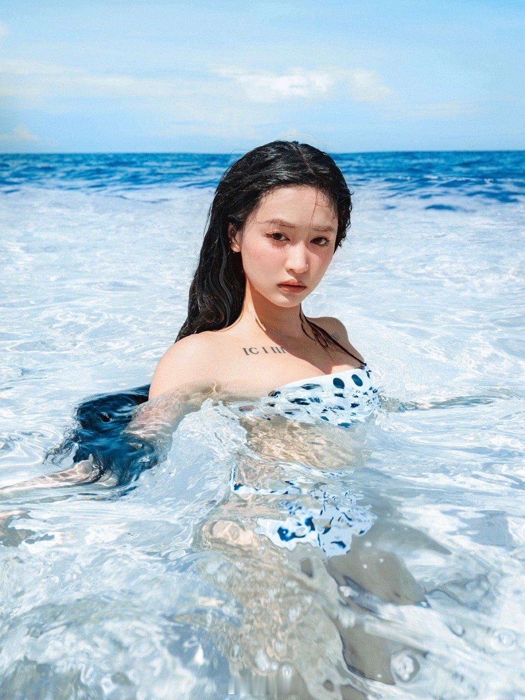 泡在薄荷海盐气泡水里🫧 ​​​