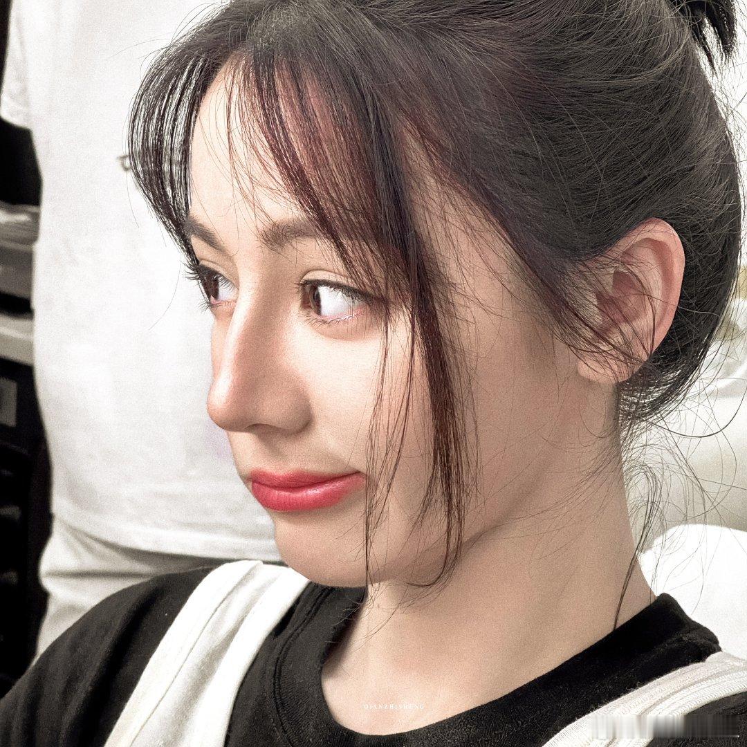 张小斐三句话两句都在夸迪丽热巴美女互相欣赏 