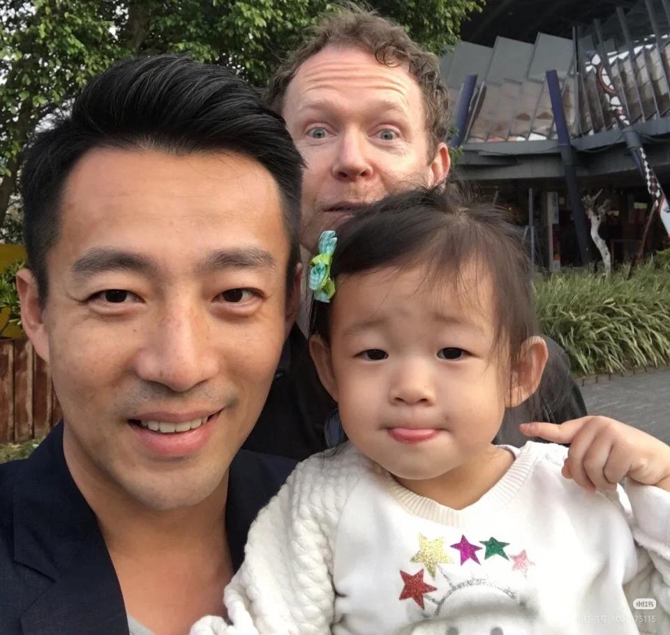 之前觉得他们俩还有回旋余地，为了给孩子一个完整的家也都冷静冷静，毕竟曾经爱过。但