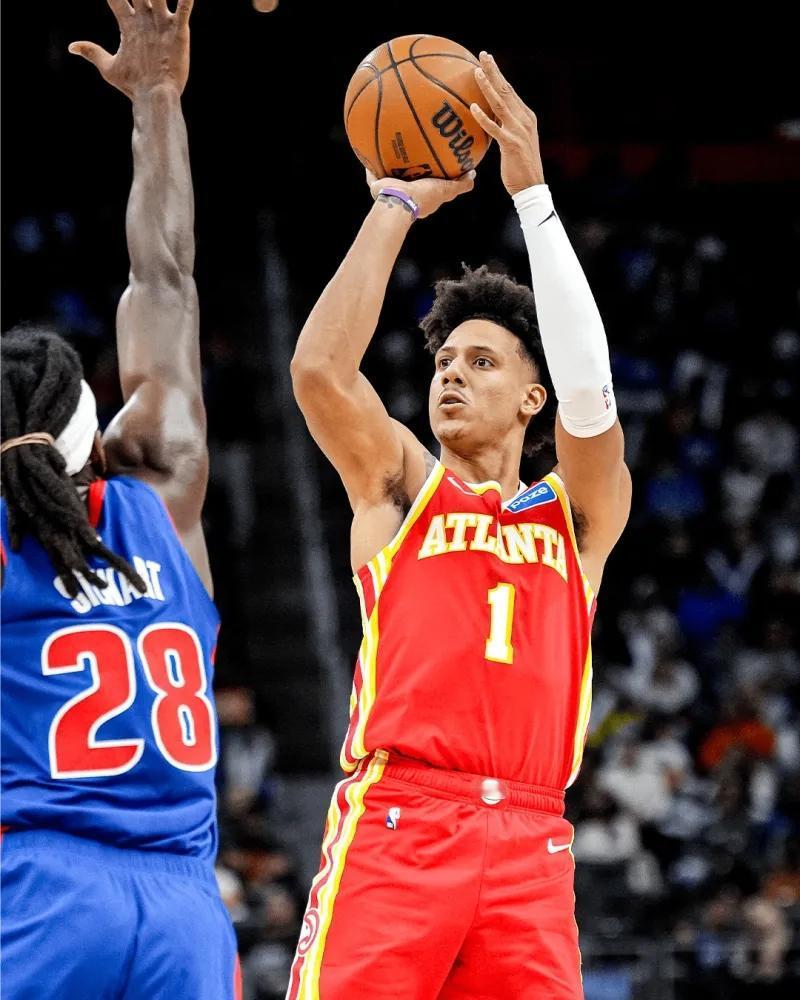 杰伦约翰逊居然这么快就已经队史第一了！
虽然老鹰输给了活塞，但杰伦约翰逊还是得到