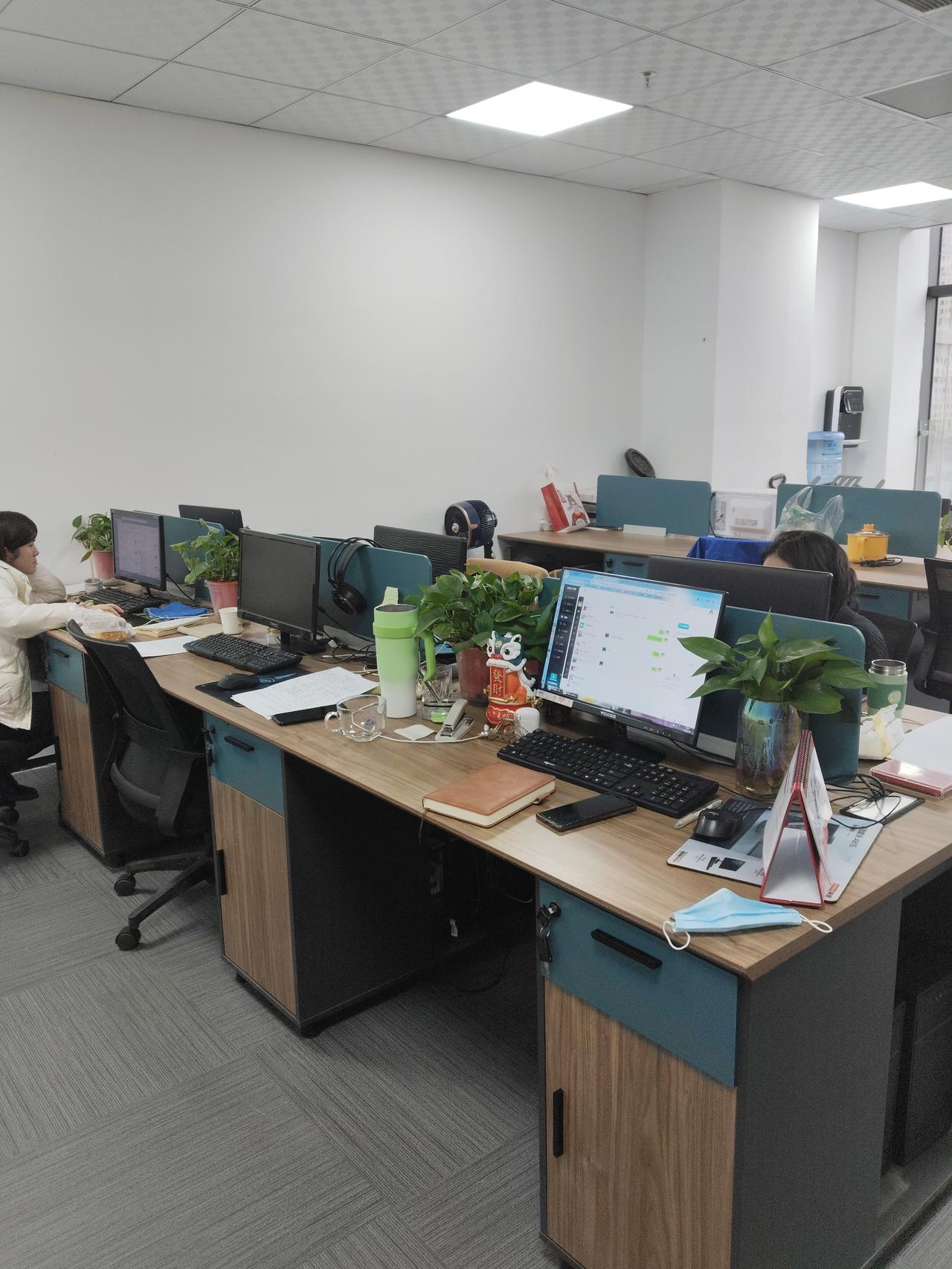 无论在哪儿上班，记牢这五句大实话：

1、工作就是工作，别把公司当成家。
你是来