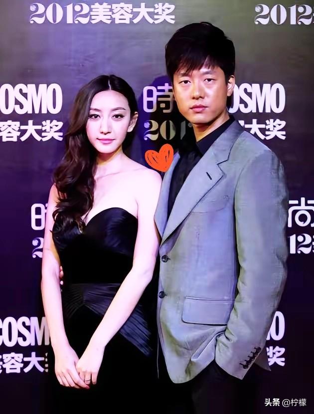 这两人过的也憋屈，
女的被封杀，男的也退了。
看过一个采访，这女的说只要他说离婚