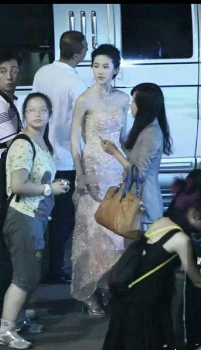 这可是生图啊，不敢想象刘亦菲本人到底有多美 