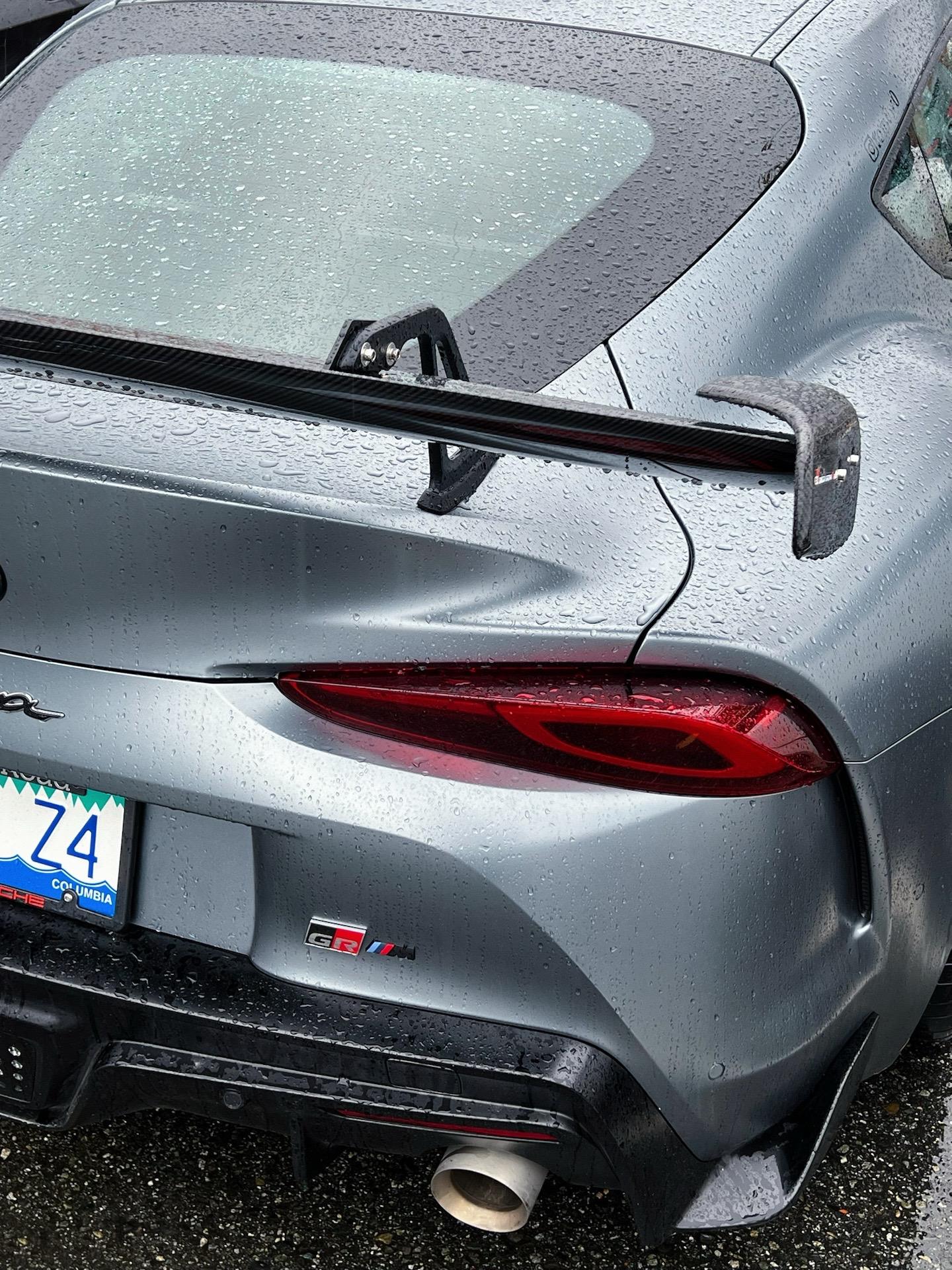 雨和Supra.