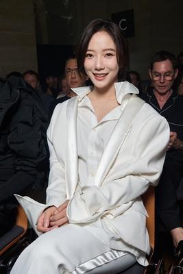 时装周
王珞丹出席Viktor & Rolf 2026秋冬高定秀
一身白色配上灿