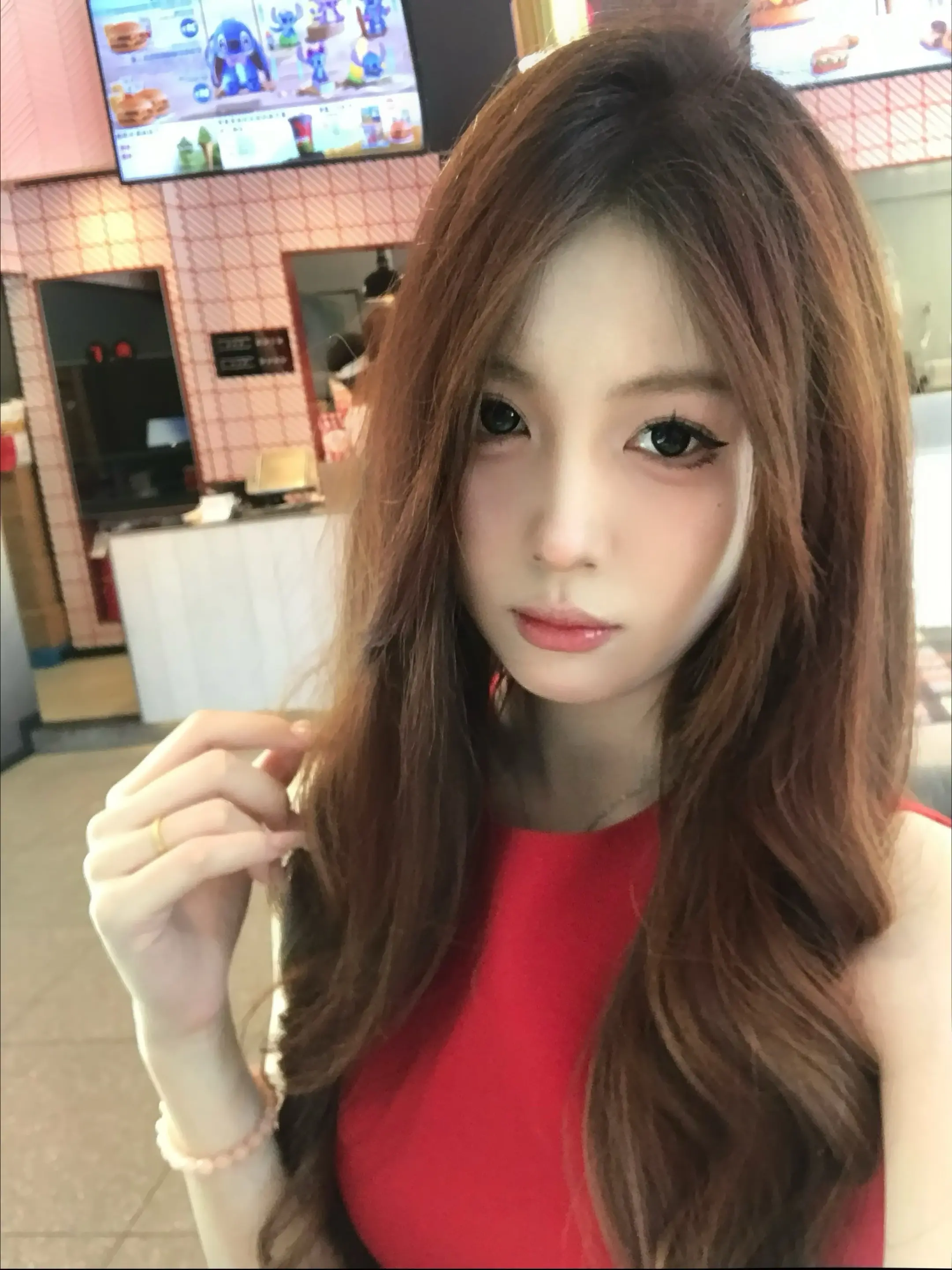 女人啊 总是希望女人即是妹妹又是姐姐 既是恋人又是会撩人的情人 如果是...