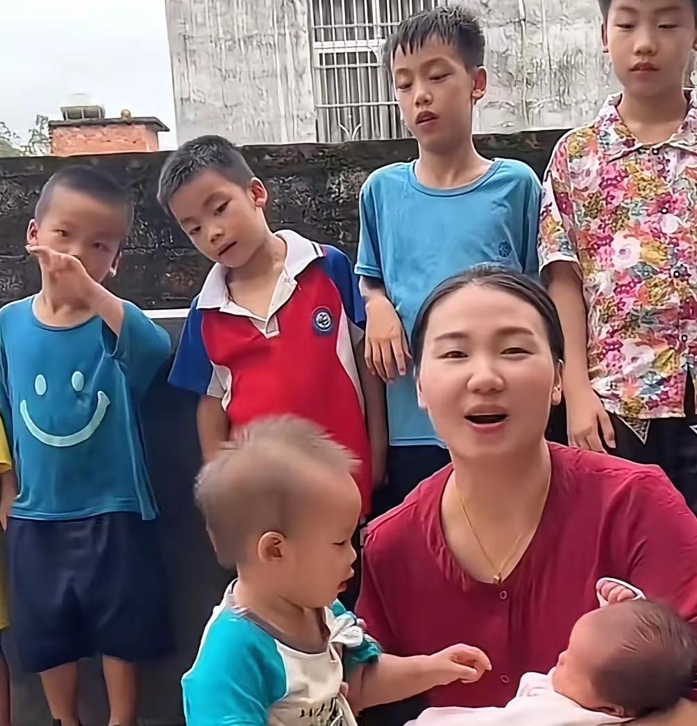家人们，今天必须来聊聊一位超厉害的 95 年妈妈！她今年才 30 岁，却已经生下