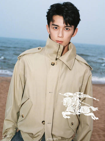 吴磊Burberry风衣大片 少年风度与经典格调的完美契合，气质与内核高度同频。