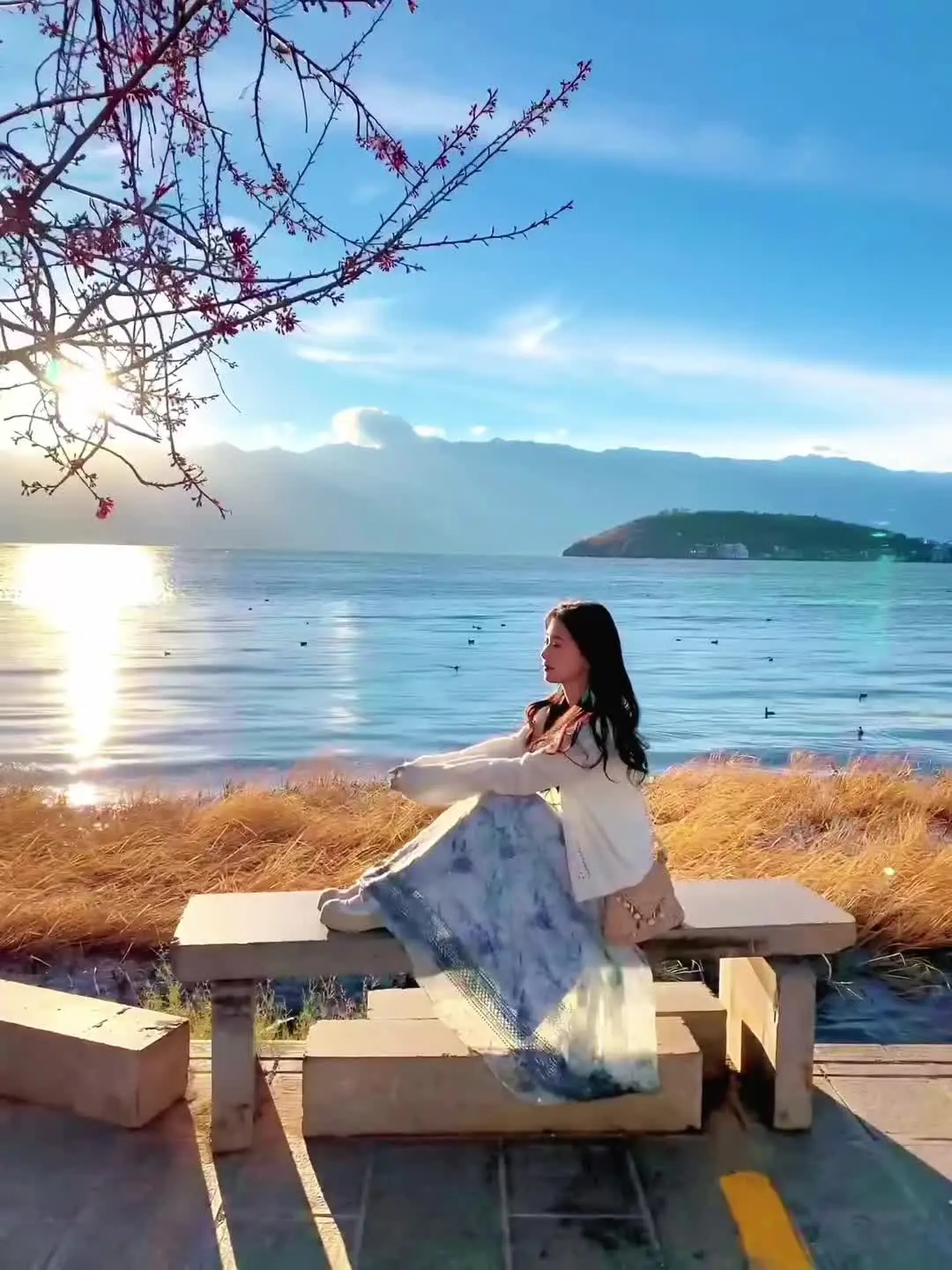 “你说爱像云 要自在漂浮才美丽”