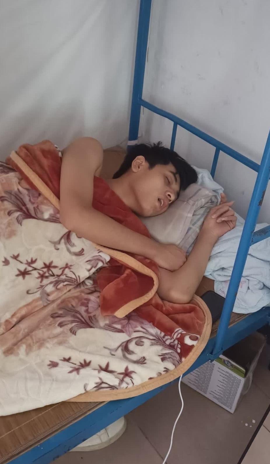 十分钟，九分准，他怎么做到的？
有个人真能把睡觉当开关一样用。我大学室友，老周，