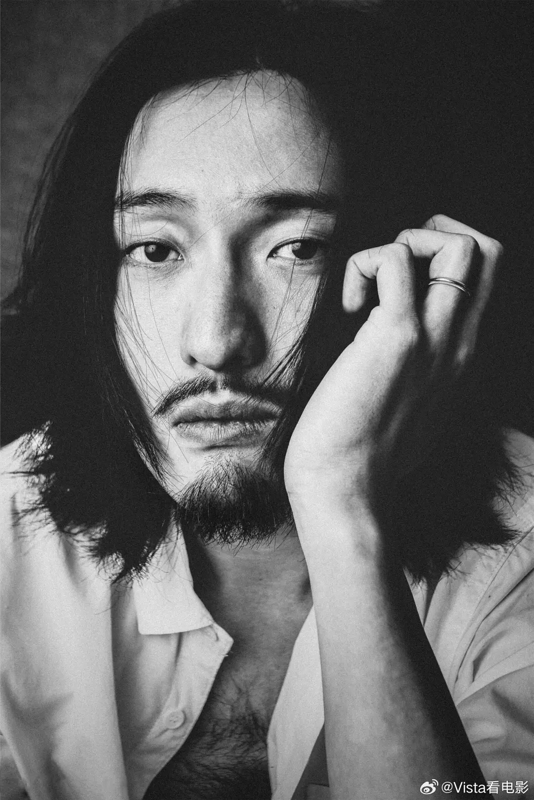 现在的王传君和之前的关谷比起来，熟悉又陌生王传君和爱情公寓和解了