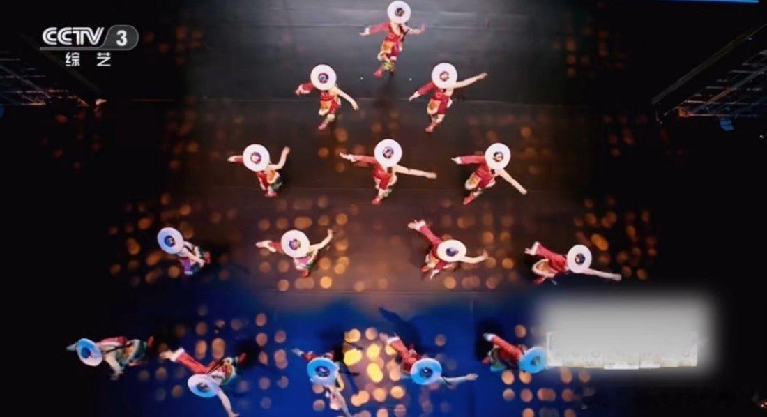 妈妈们的广场舞彻底逆袭 舞进央妈舞台变身高端局 个个活力满满动作标准 用舞蹈传递