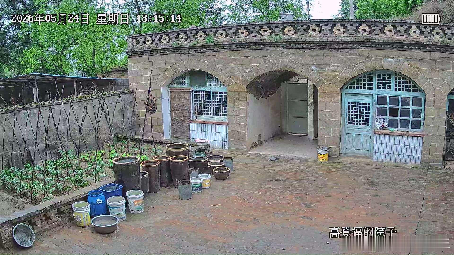 老马在路上 自从几个月前给老家院子里安装了摄像头就变得很方便并且把摄像头共享给了