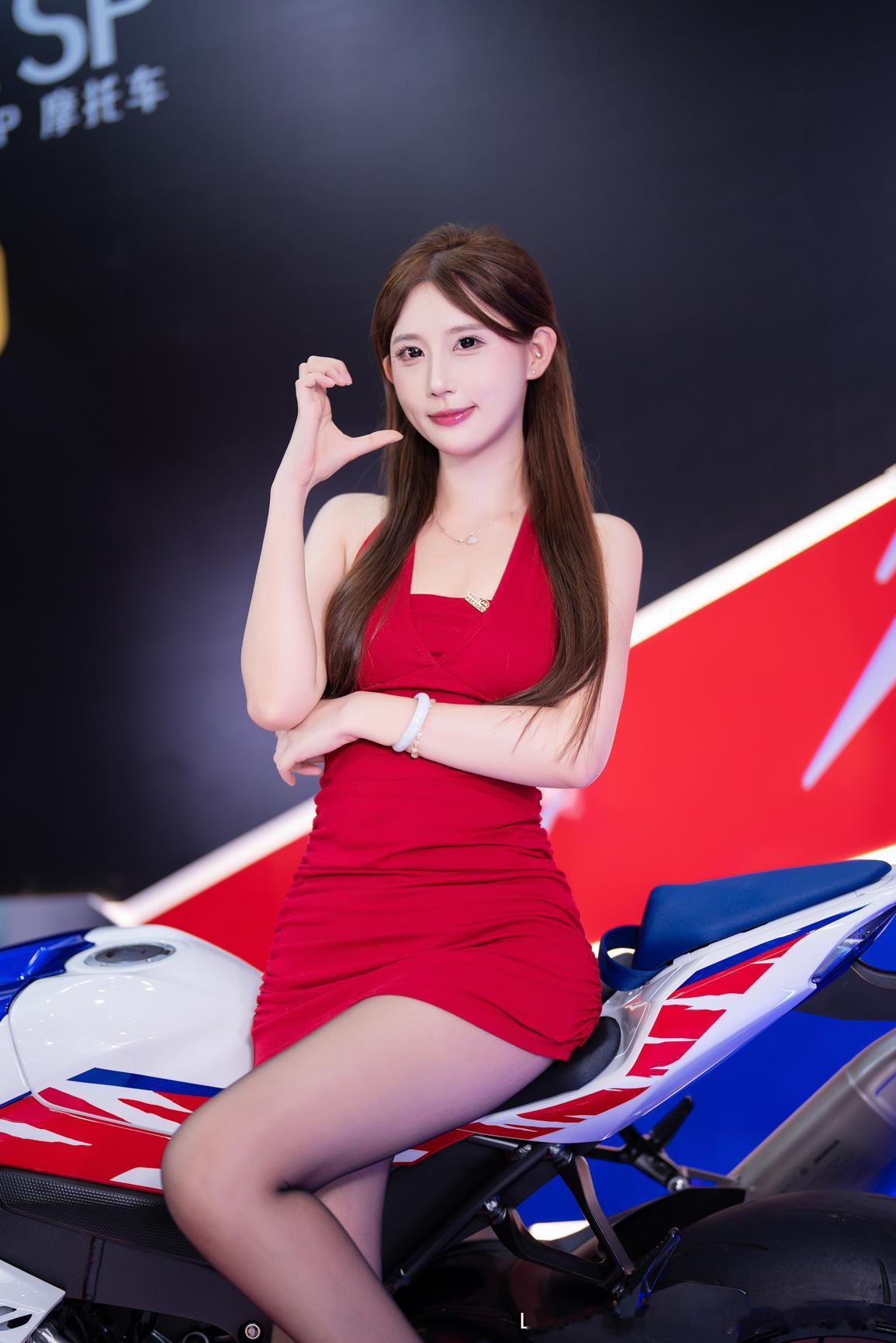 聆听猎人的车展日记猎人在佛山改装车展猎人与车展 2025 佛山改装车展想把图片带