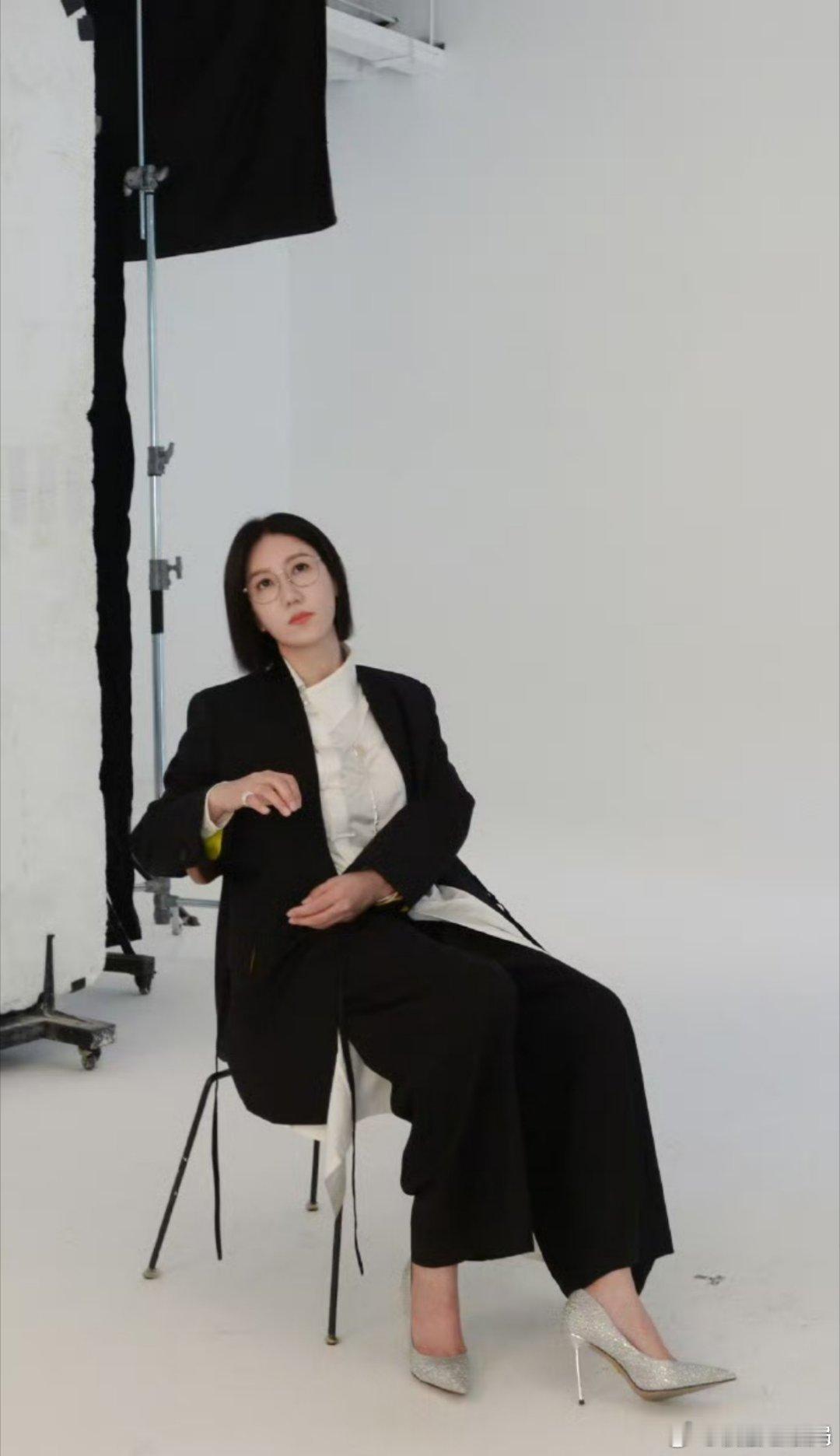 刘骙带易立竞全国巡演喜剧之王单口季 别人巡演单一风格，刘骙直接搭配易立竞互补演出