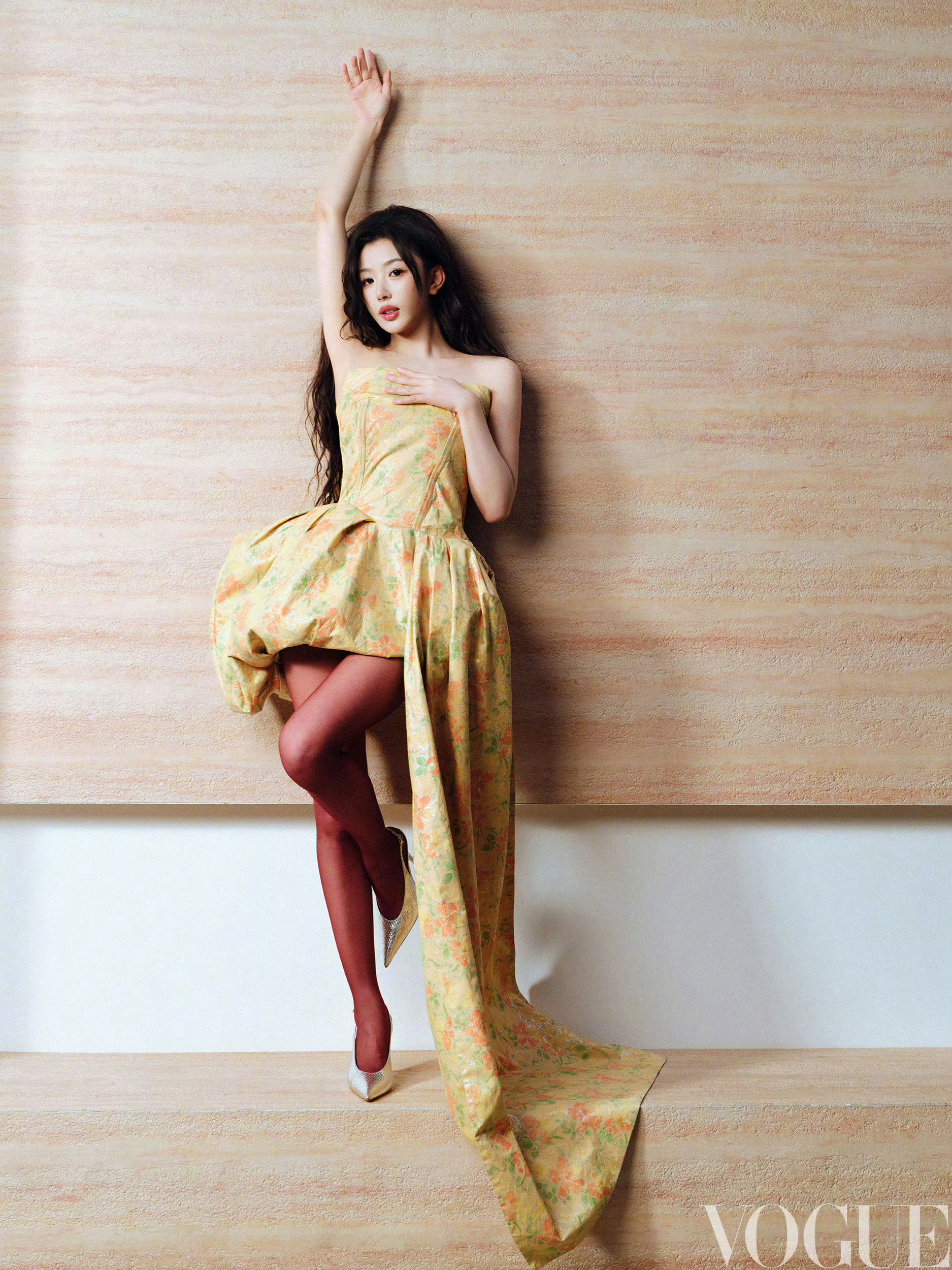 孔雪儿鲜活入戏VOGUE大片 