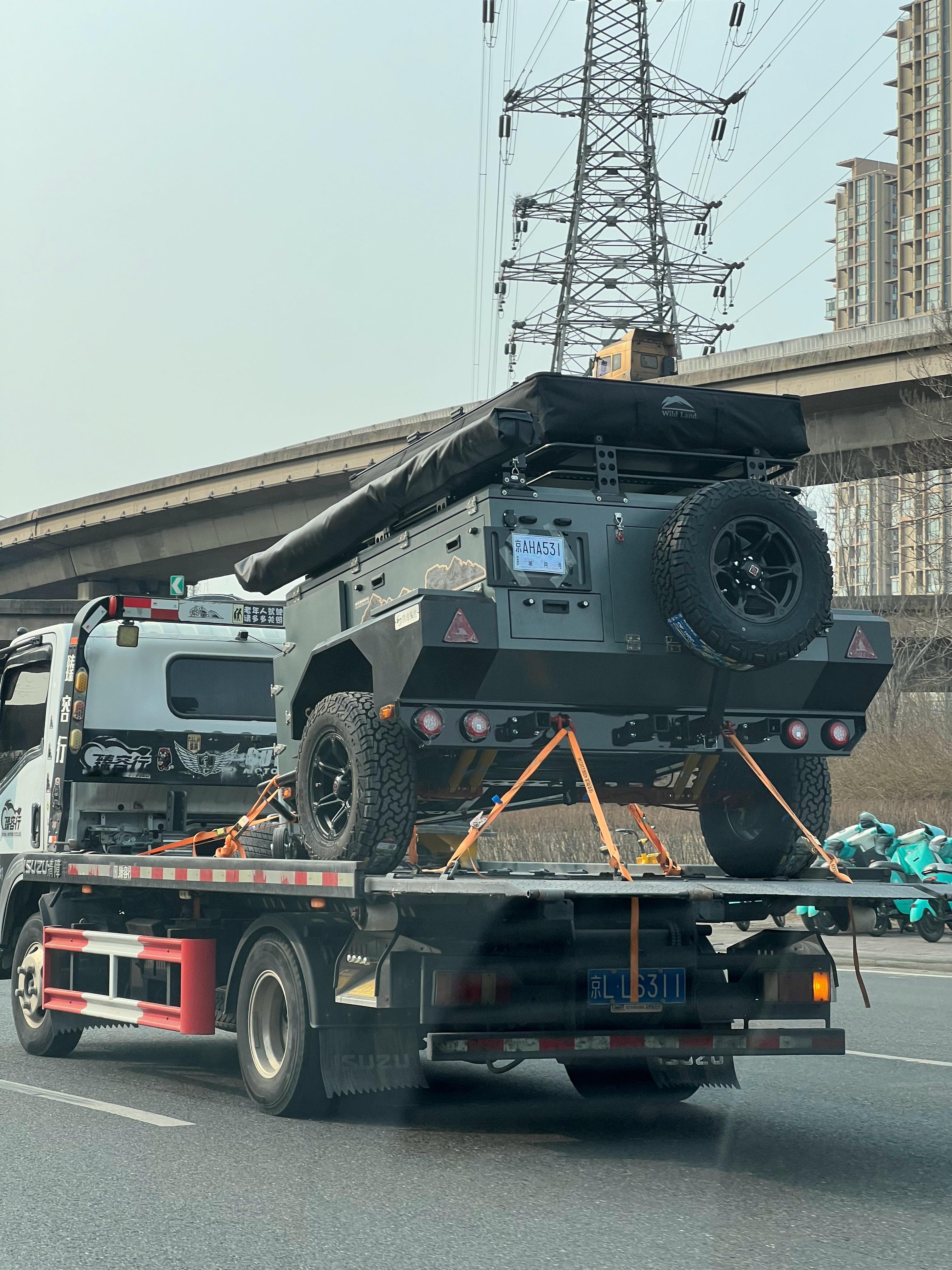 这是个啥啊？也不是房车呢，移动露营基地？ 天津