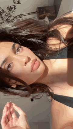 Kylie Jenner凯莉ins晒照，散发着成熟性感女人味～ ​​​