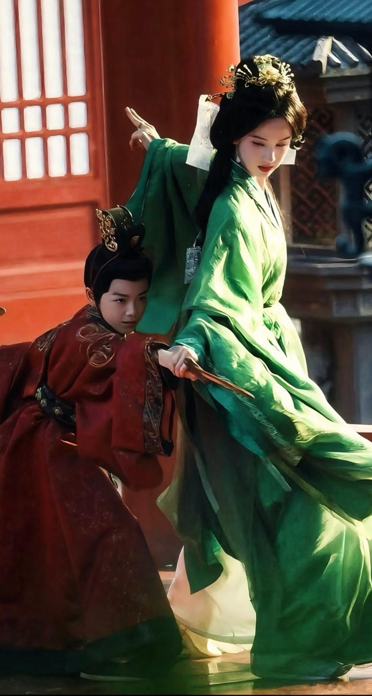 翩若惊鸿，婉若游龙。陈都灵