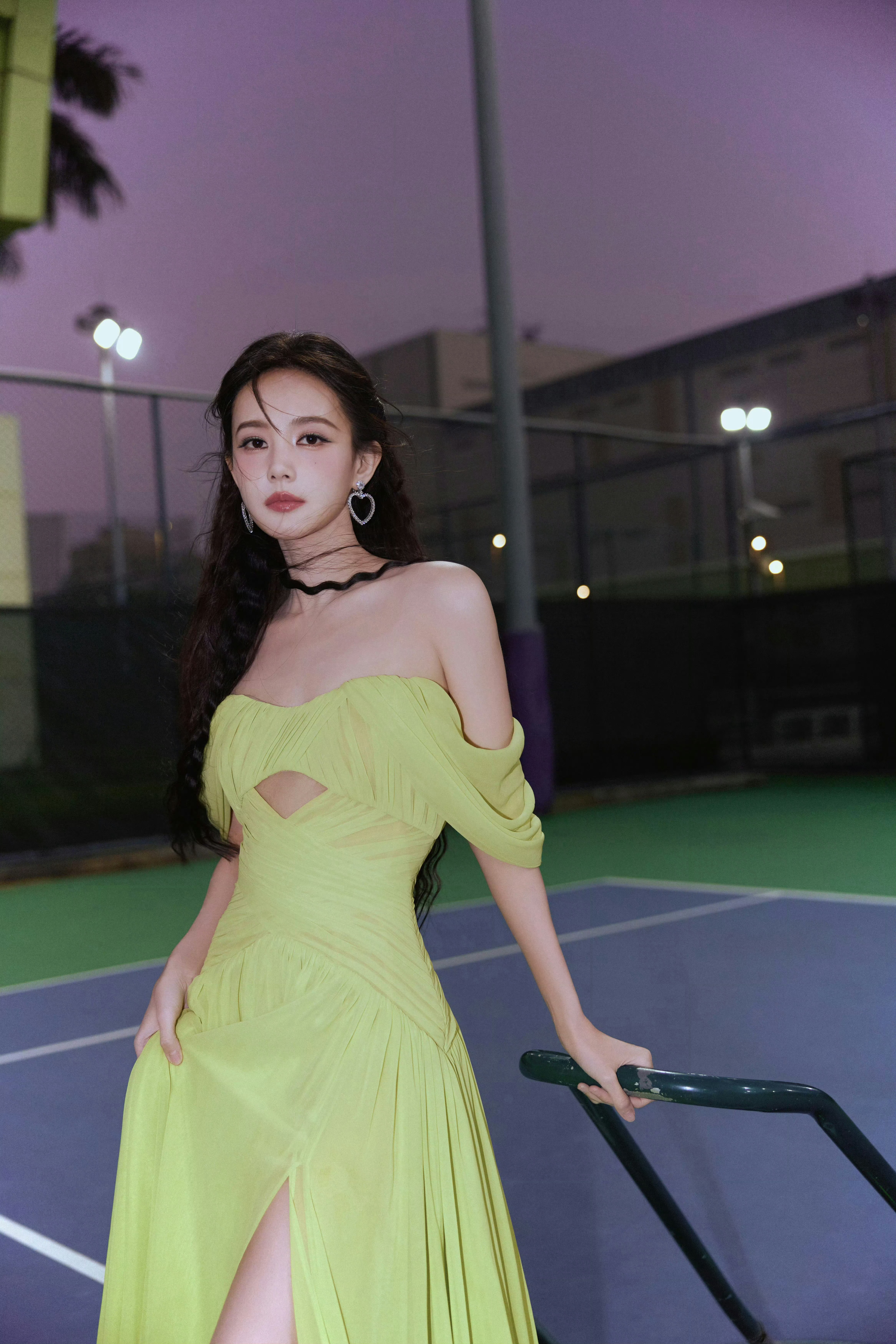 李一桐身穿Homolog 2024春夏，佩戴萧邦Chopard high jew