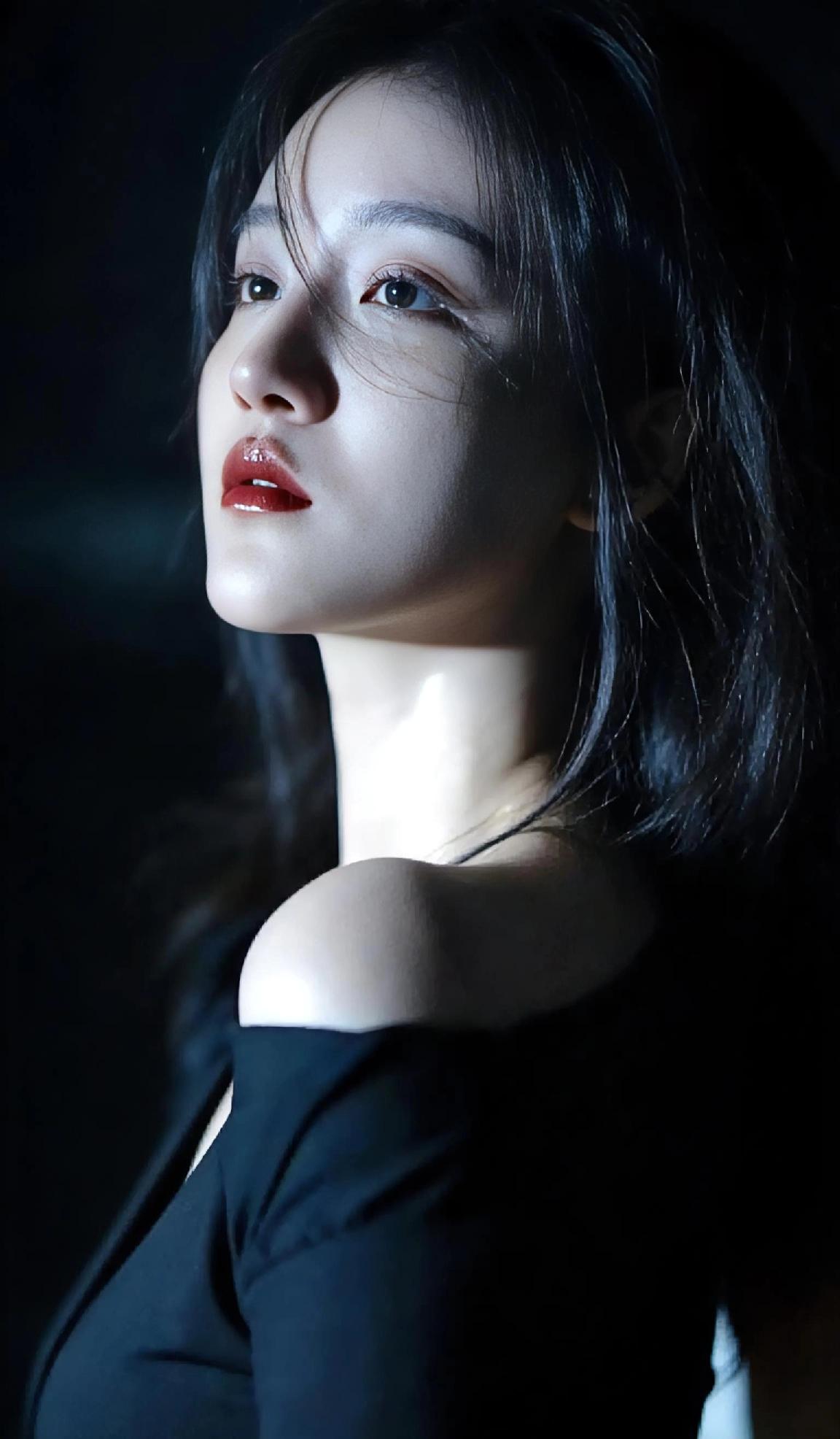 脸红相遇，眼红散场