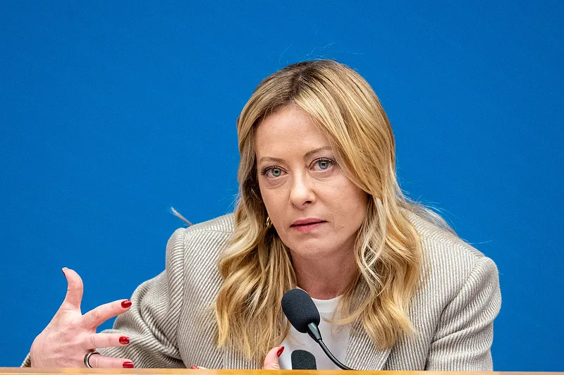 #意大利宣布召回驻瑞士大使#【梅洛尼：强烈愤慨，决定召回大使】据路透社报道，瑞士