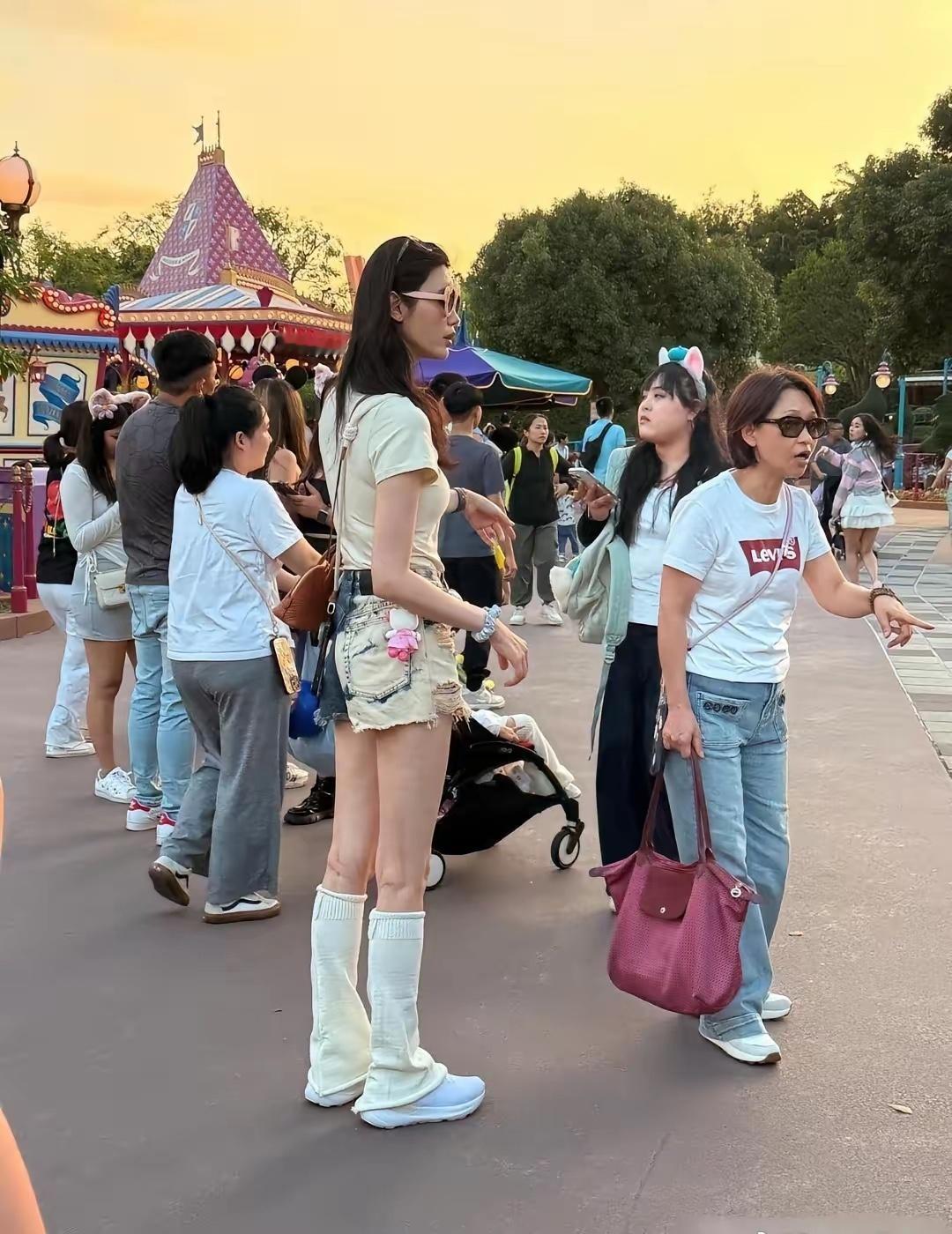 奚梦瑶好高而且从来不低头驼背，不愧是模特 