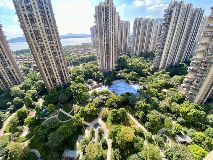 杭州下沙沿江有高校有产业，为什么就是不涨呢？

下沙沿江坐拥高校+产业却房价长期