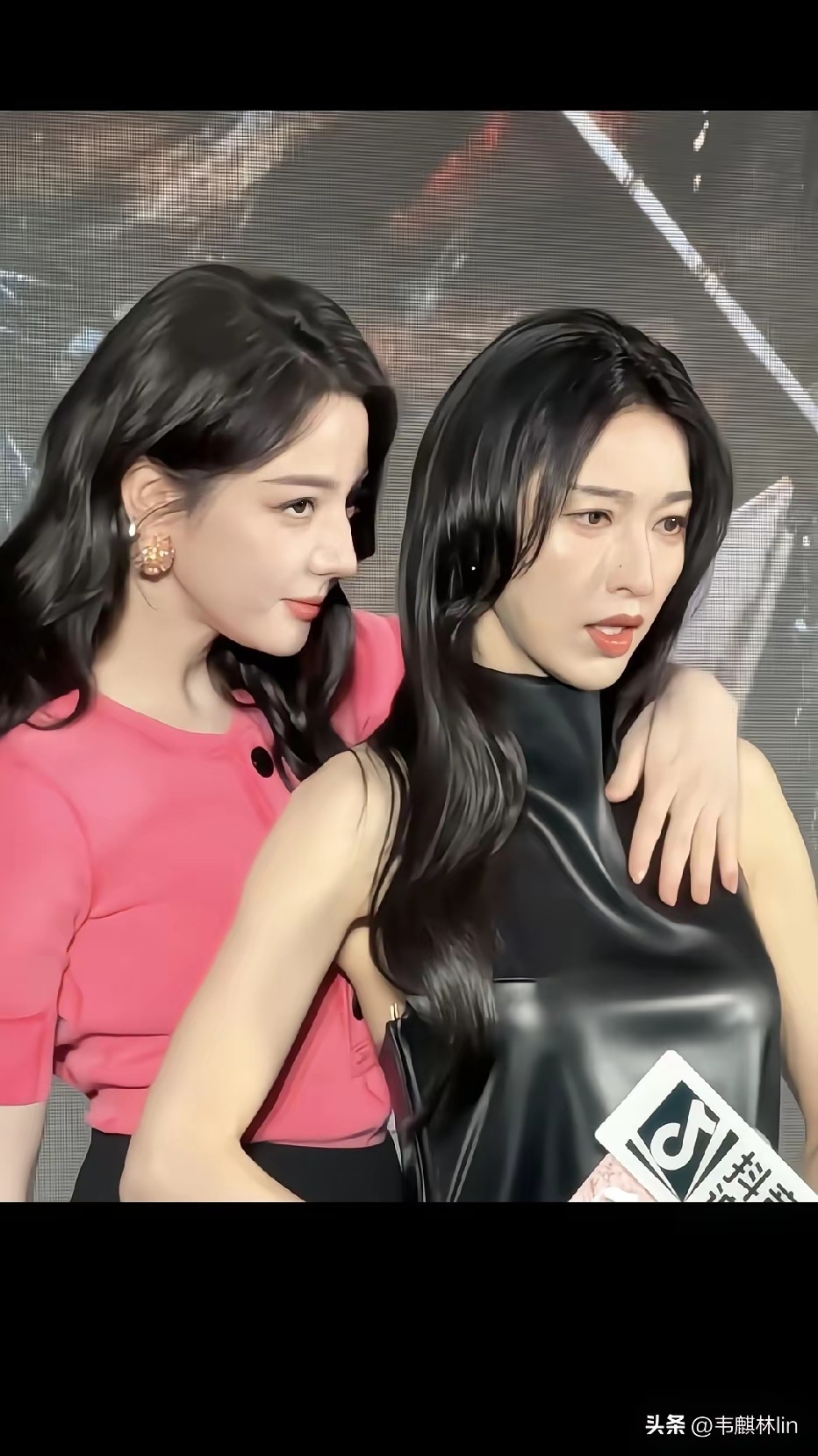 迪巴真坏！上次搂我也这样！ 