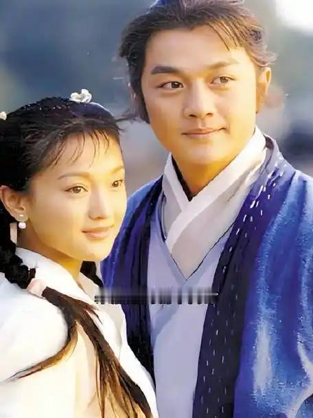 金庸武侠剧里的卧龙和凤雏:李亚鹏演的郭靖、邓超演的张无忌，一个比一个辣眼睛，两位