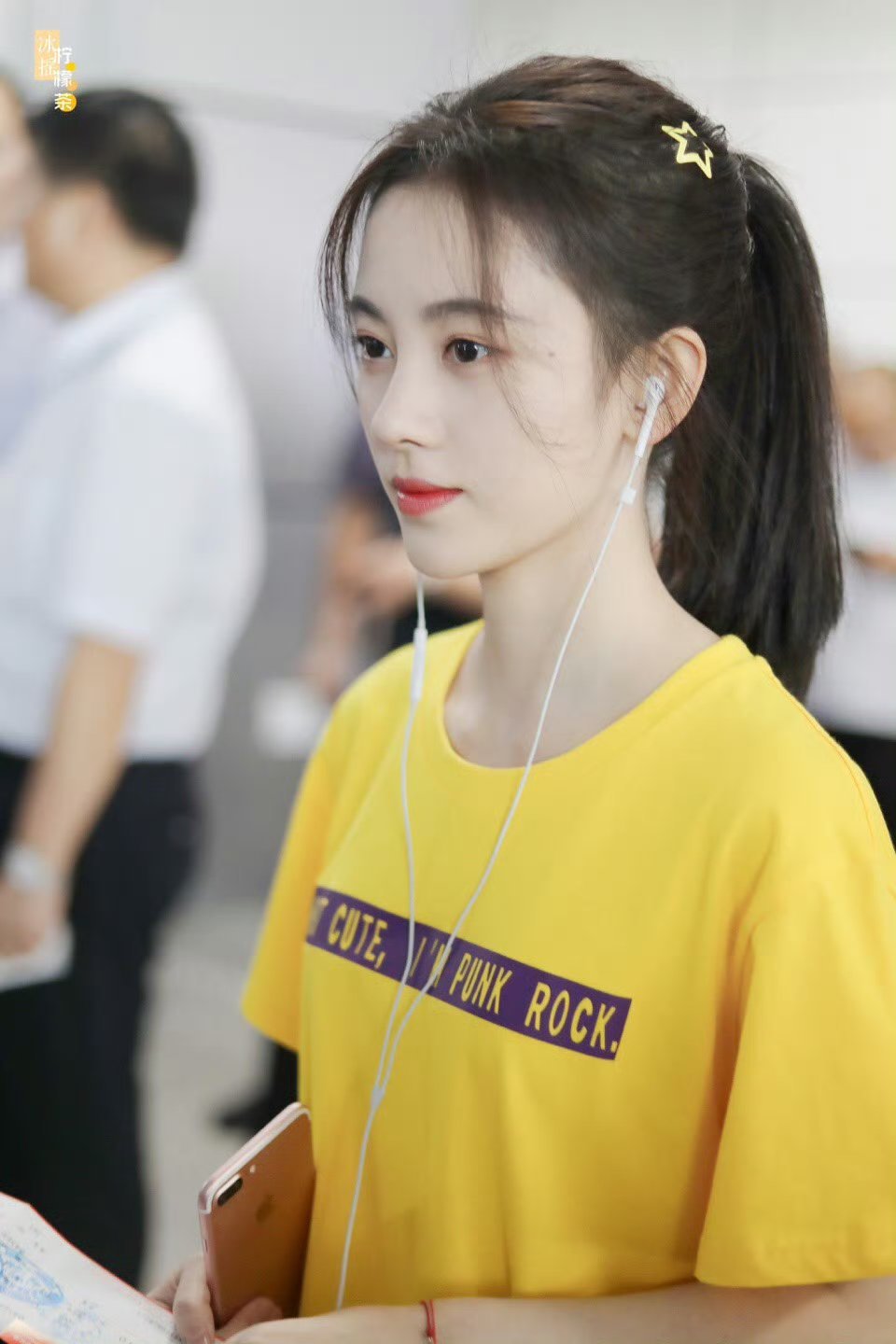 鞠婧祎 jjy鞠婧祎来战jjy鞠婧祎阿黛风可以吹起一大张白纸，却无法吹走一只蝴蝶