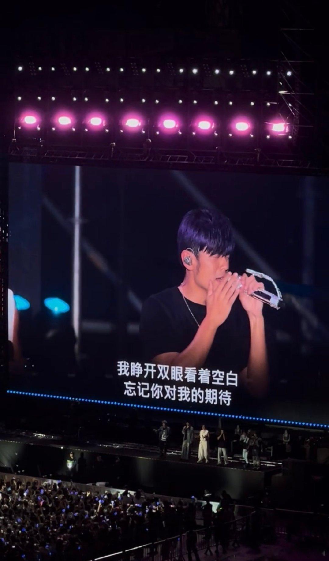 #周杰伦和12岁男孩合唱#周杰伦的歌，真的做到一代一代传下去了！#周杰伦演唱会和