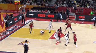 迪亚洛，真的，你做个人吧。现在不是广东一家觉得迪亚洛的动作大，是全联盟都觉得你有