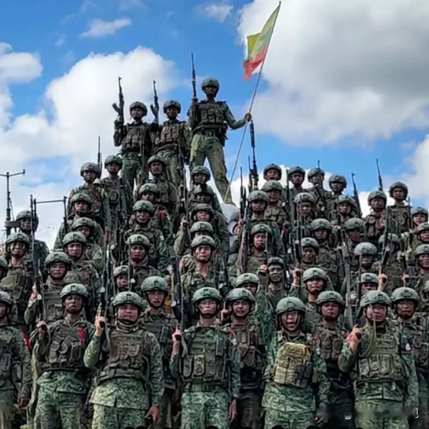 据缅甸掸邦第四特区8月25日消息:
为保障上海合作峰会和“9·3”大阅兵暨世界反