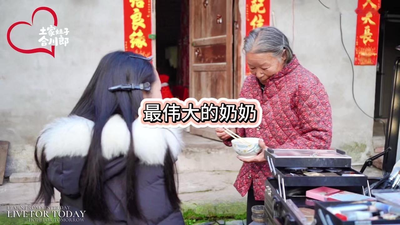 在合川，有位平凡又伟大的奶奶。独自扛起所有，把小孙女一点点养大，从蹒跚学步到亭亭