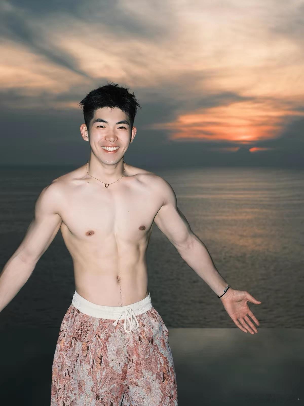 晚霞落日健身张宏涛