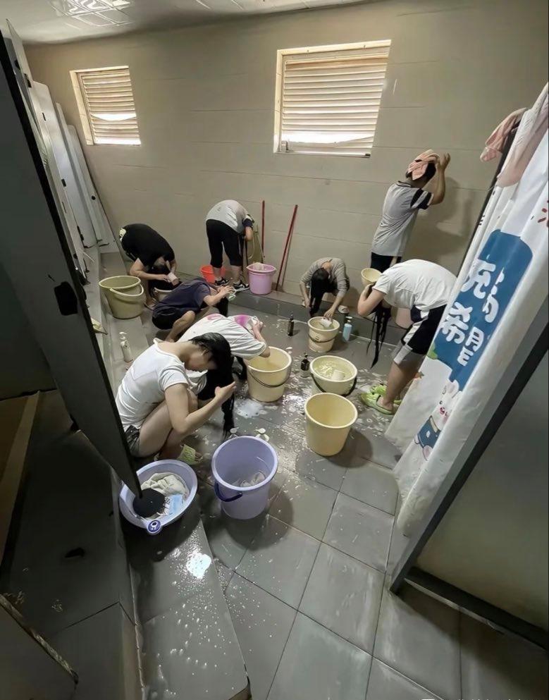 上初中高中这样没什么不妥，现在想想以前真的能吃苦