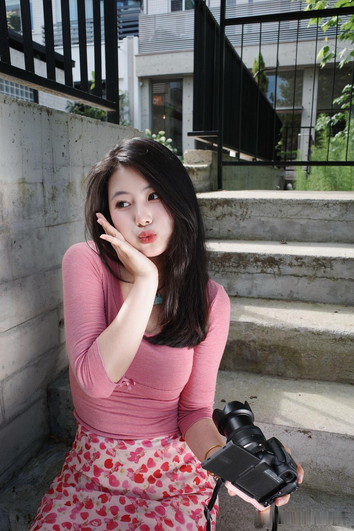 少女心满满，粉色穿搭甜美动人💖