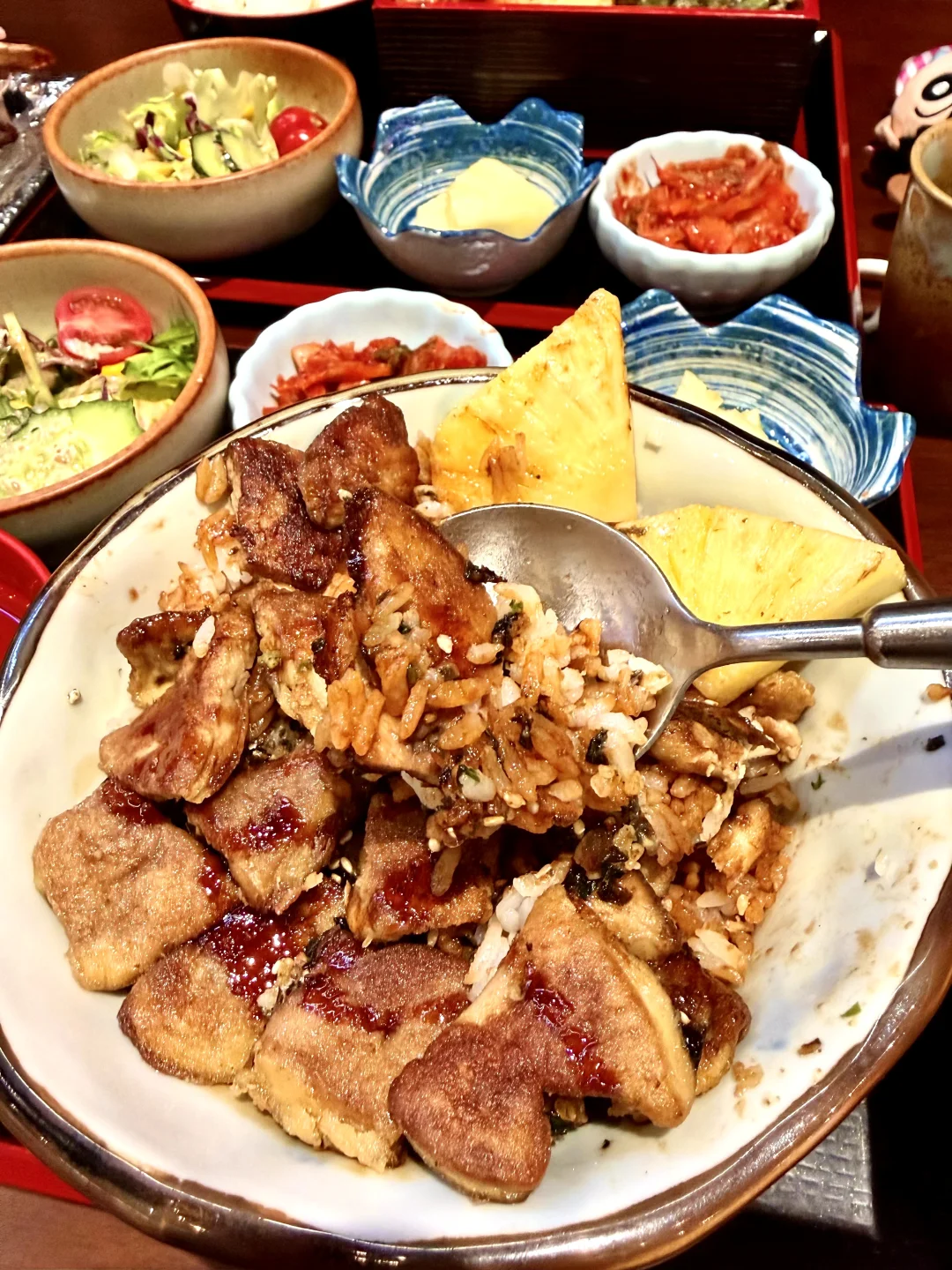 这碗现炒牛排饭，烟火气直接拉满！