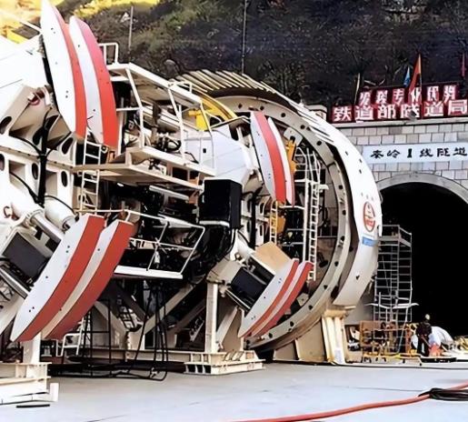 [下雨]别再被光刻机PUA了，中国这些技术早就世界第一，连美国都不敢叫板，总有人