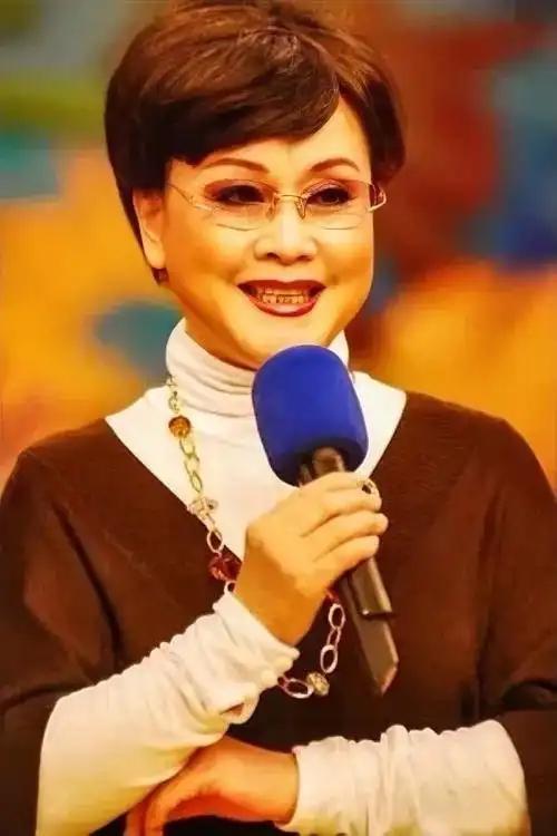 78岁李谷一曾发文分享春晚记忆，她称春晚最重要的是团圆。自1983年首登春晚，她