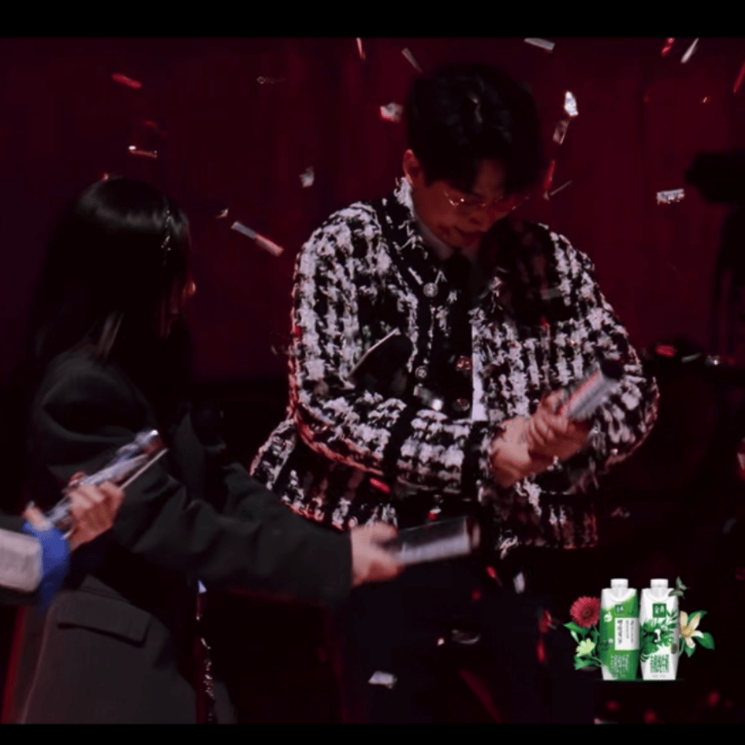 齐思钧假装无事发生 再看无数遍这段都会笑出来的哈哈哈，i人表示已经脚趾扣地了，感